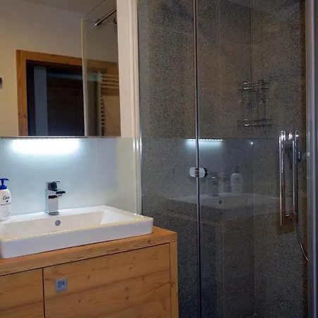 Gostisce Jutrisa Vendégház 4*